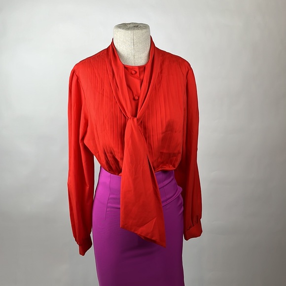 ❤️ True vintage red blouse with bow - Picture 2 of 11